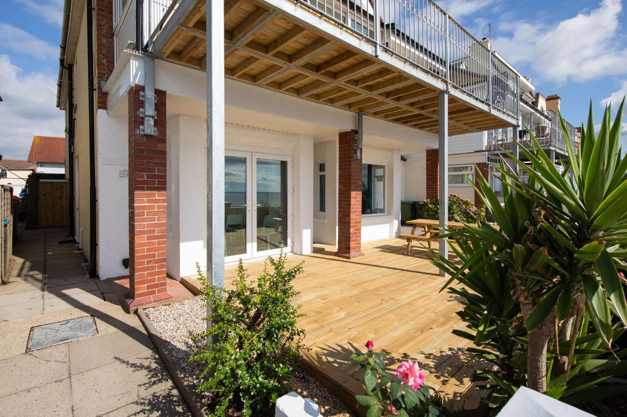Absolute Beachfront With Decked Garden Oasis And Views Bognor Regis Ngoại thất bức ảnh